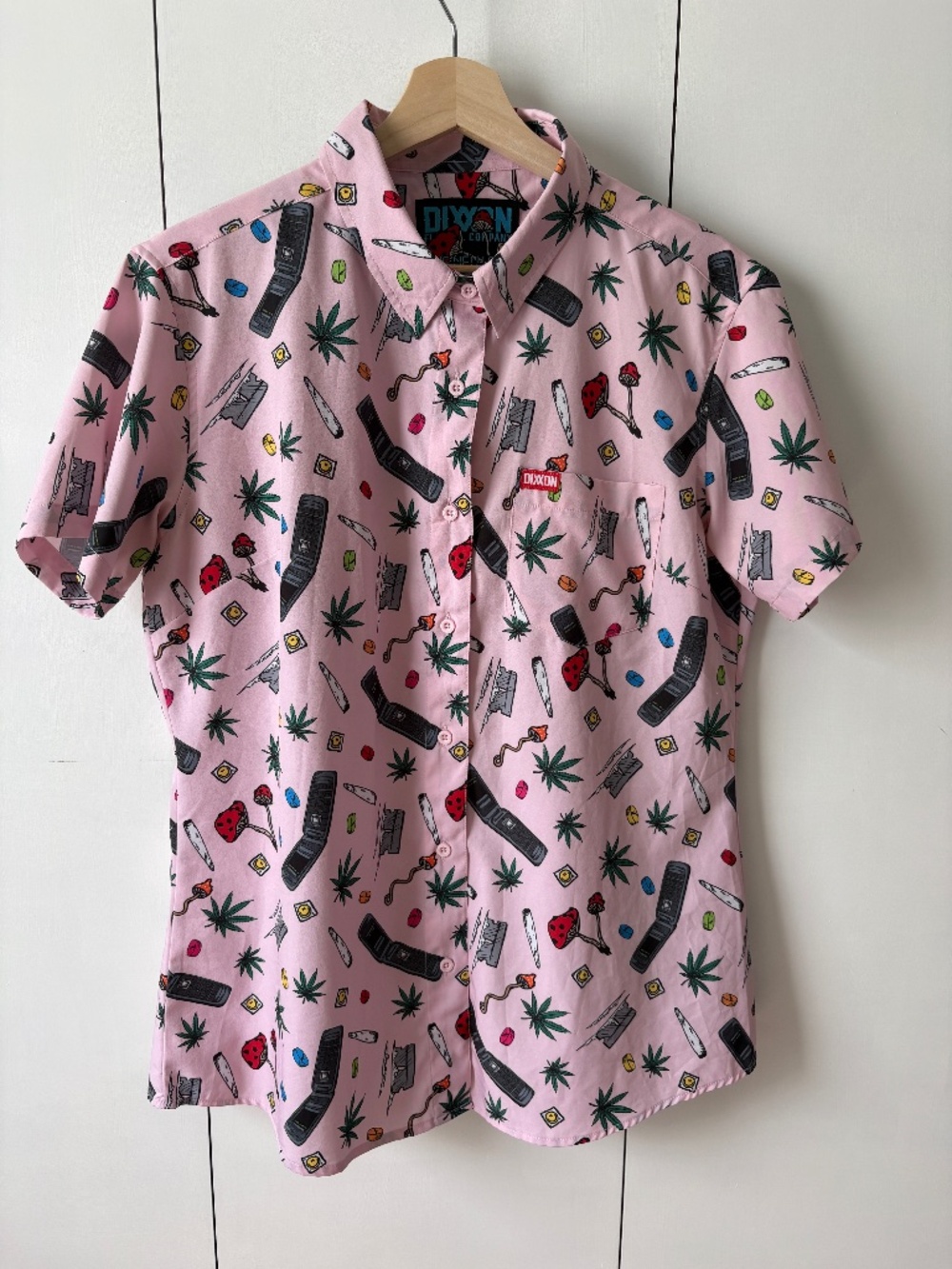 Dixxon Flannel Co. Men's The New Guy Party Short Sleeve Shirt Size L Pink